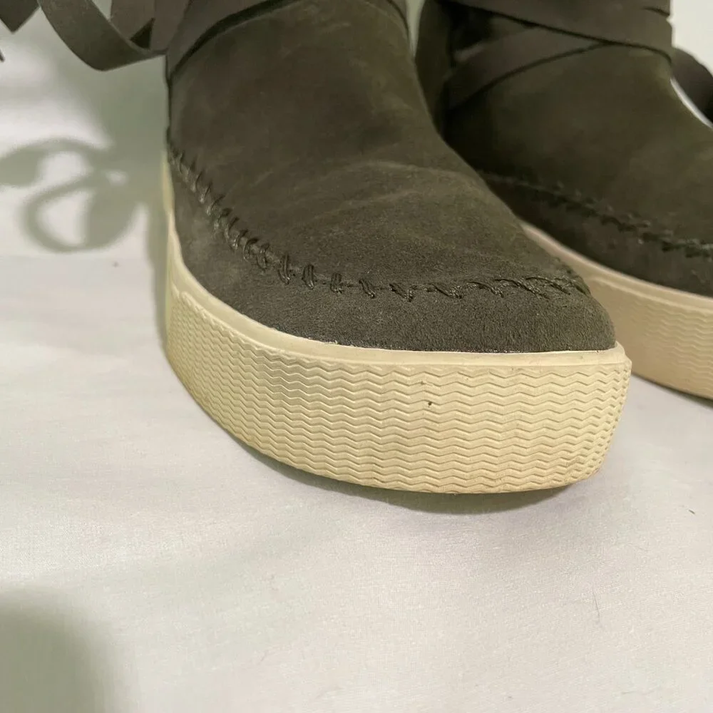 Toms Women’s Olive Green Leather Faux Fur Lined Boots Size 7